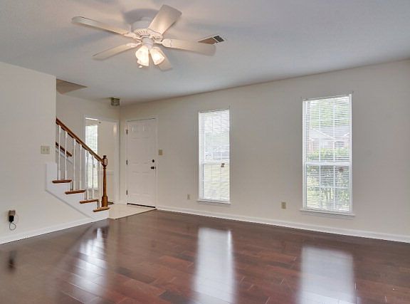 5th image of 566 Oak Chase Dr