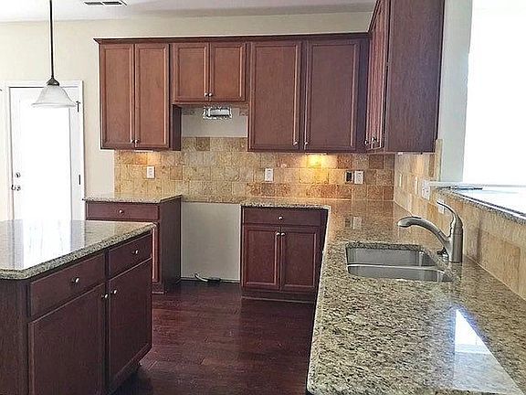 5th image of 192 Ironwood Dr
