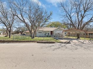 404 W Avenue B, Lampasas, TX 76550