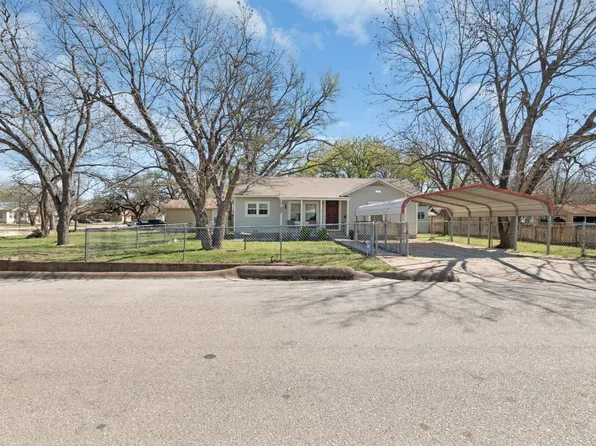404 W Avenue B, Lampasas, TX 76550