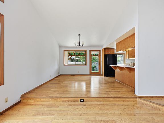 2nd image of 1974 Finch Ln