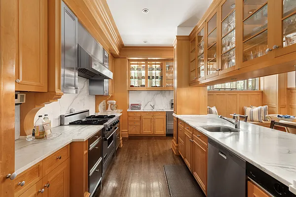 Sold by Douglas Elliman | media 6