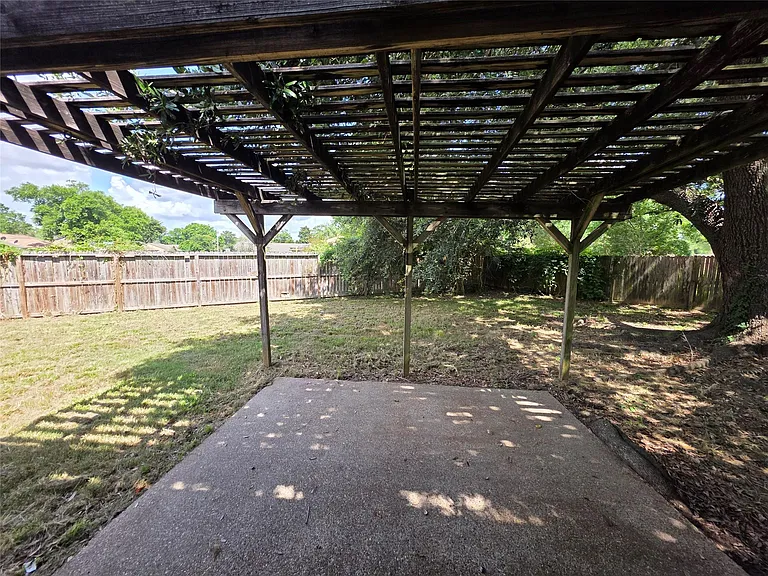 8607 Knoll Forest Dr — Photo 17