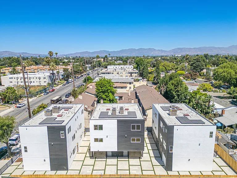 6830 Hazeltine Ave — Photo 4