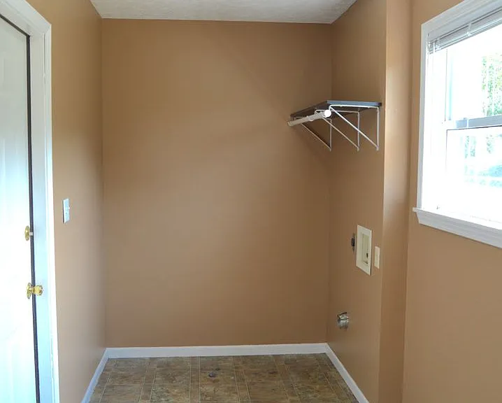 14620 Hobby Dr — Photo 5