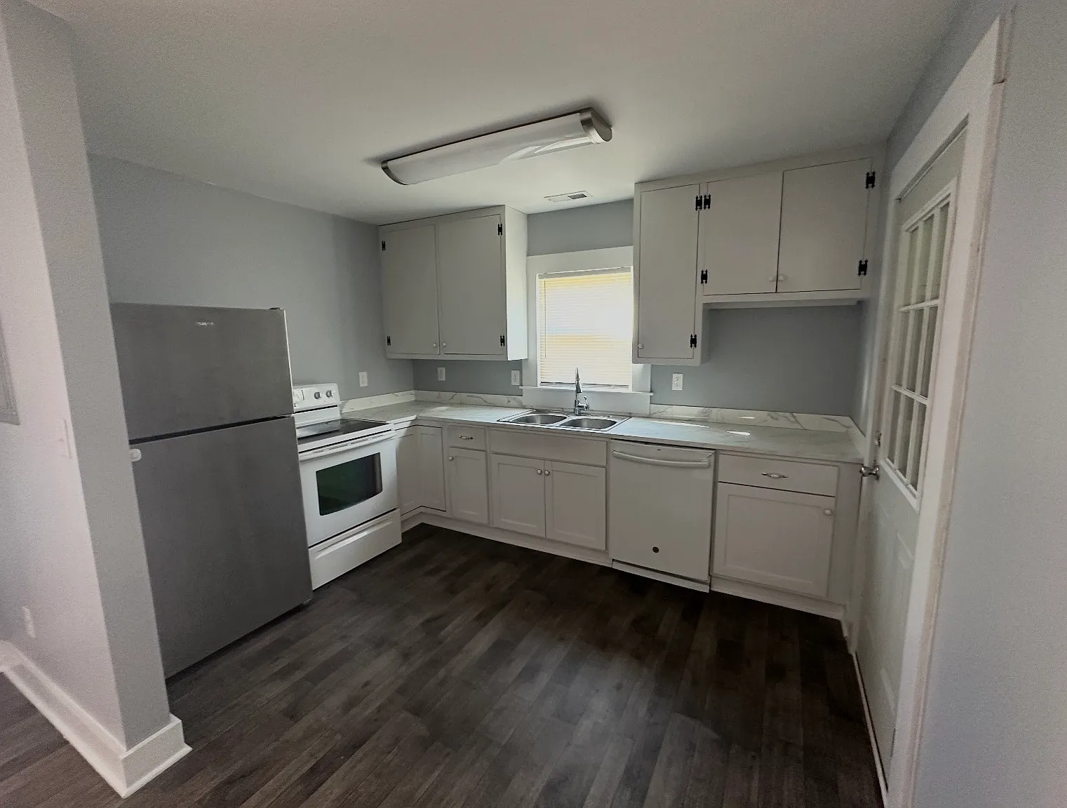2 bed, 1051 sqft, $1,100 — Photo 2