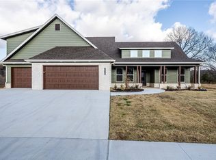 2609 Fairway Cir, Pea Ridge, AR 72751