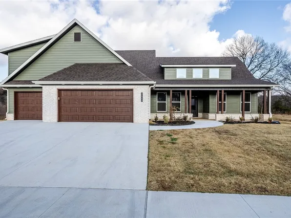 2609 Fairway Cir, Pea Ridge, AR 72751
