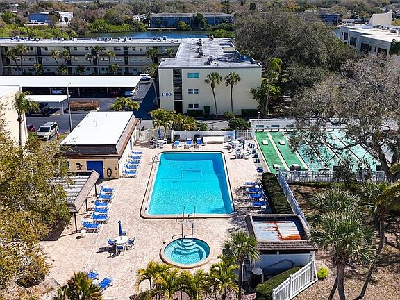 2nd image of 11485 Oakhurst Rd #206