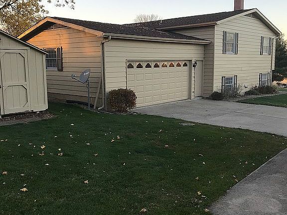 3rd image of 1005 Greenview Dr