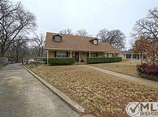 2116 Foxcroft Cir, Denton, TX 76209