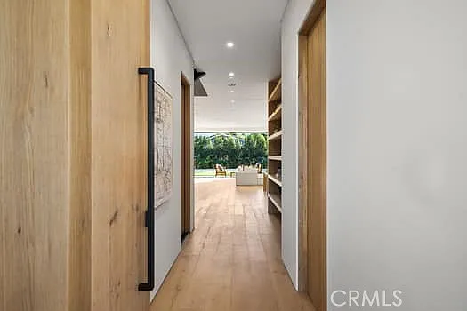 14758 Morrison St — Photo 29