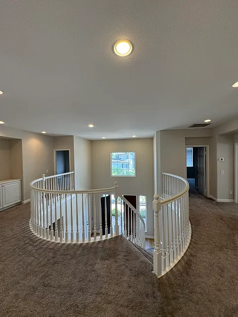 5 bed, 4.5 bath, 4200 sqft, $9,000 — Photo 4
