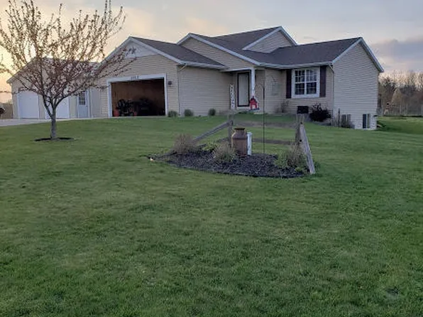 10515 Country Air Dr NE, Rockford, MI 49341