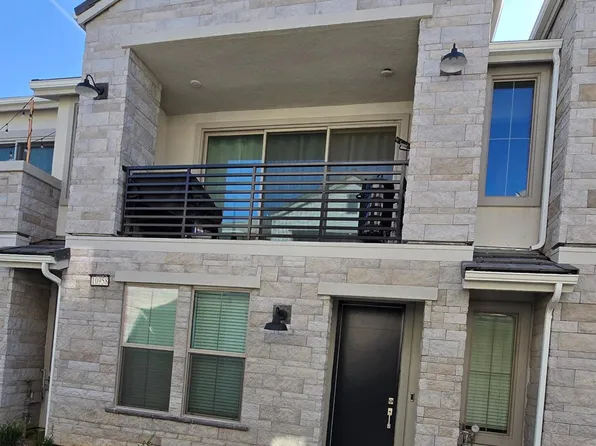 10958 N Honeysuckle Dr, Fresno, CA 93730