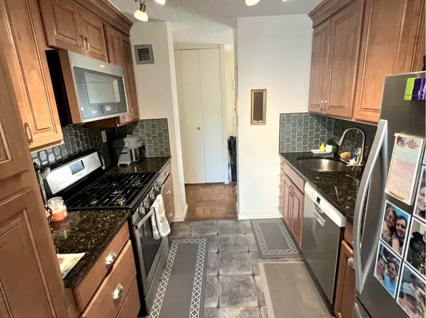 9060 Palisade Avenue image 9 of 15