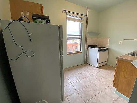 4th image of 31-53 34th St #3E