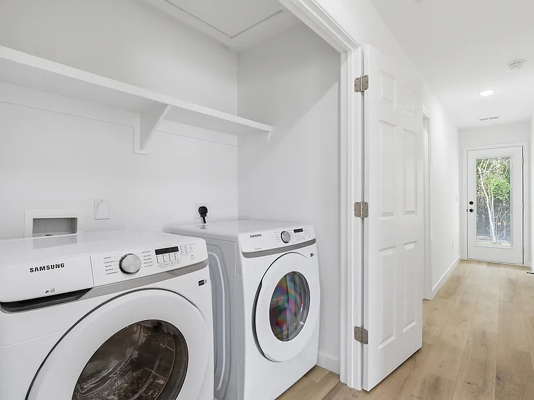 16 Poplar St — Photo 4