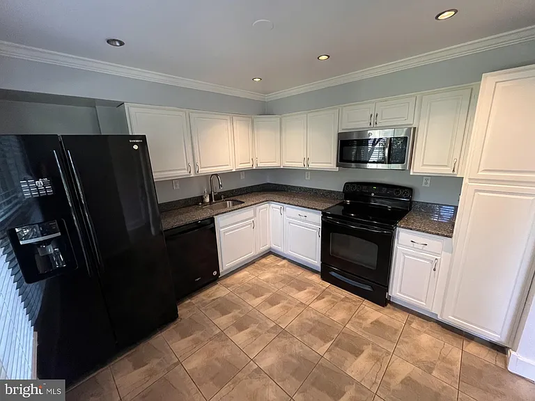 5633 Independence Cir — Photo 4