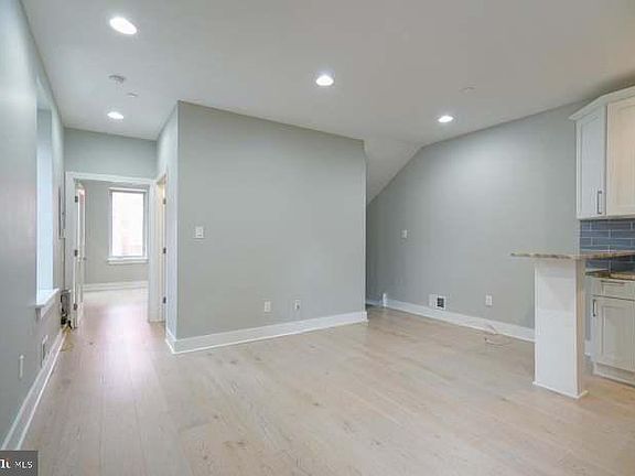 5th image of 801 N 17th St APT 2