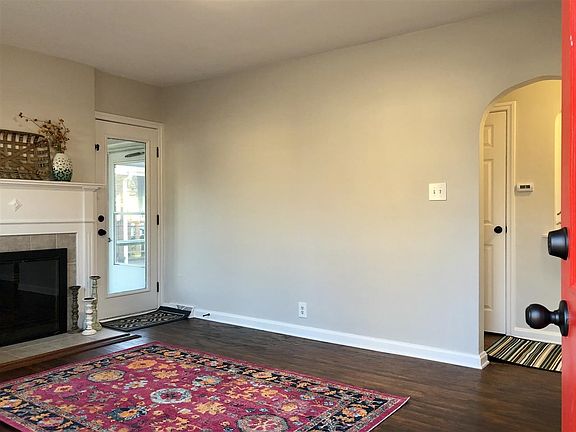 2nd image of 2121 E Blackford Ave