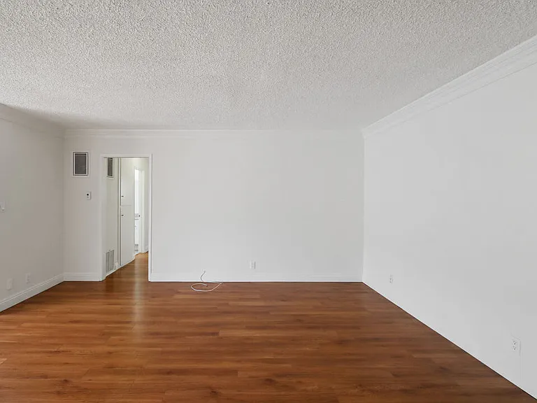 7548 Hampton Ave #205 — Photo 22