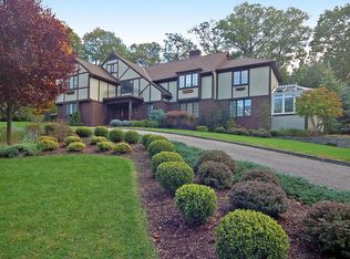 10 Farmstead Rd, North Caldwell, NJ 07006