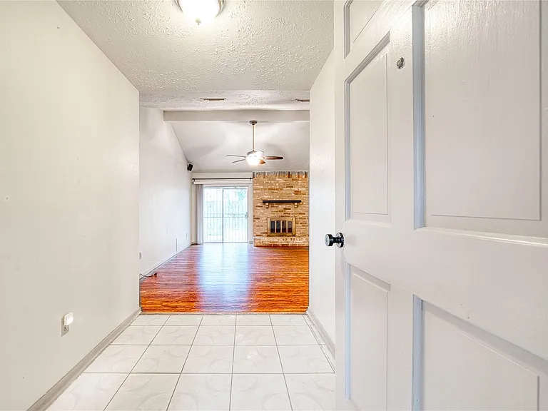7811 Westbank Ave — Photo 4