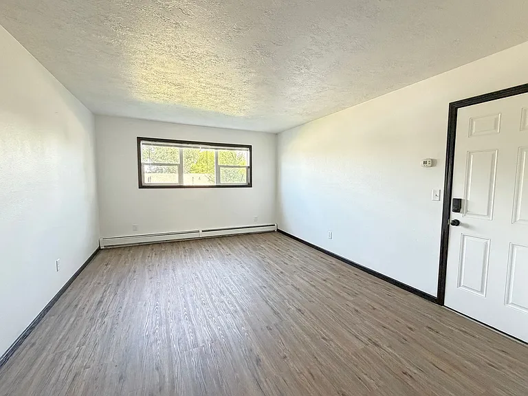 Remodeled 2 Bed, 1 Bath in a Convenient Central Location — Photo 28