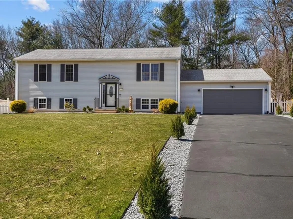 7 Walker Ln, Coventry, RI 02816