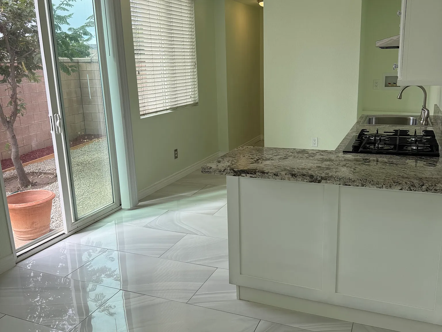 1 bed, 1000 sqft, $1,800 — Photo 4