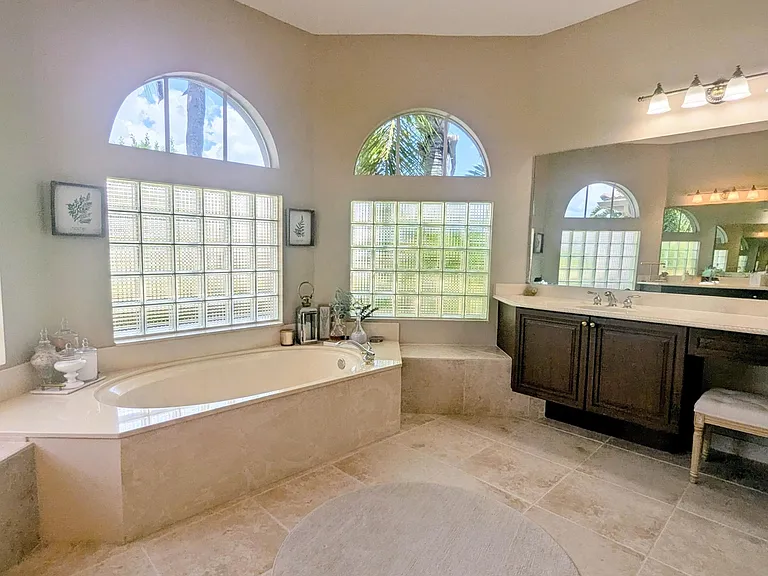 10640 Oak Meadow Ln — Photo 25