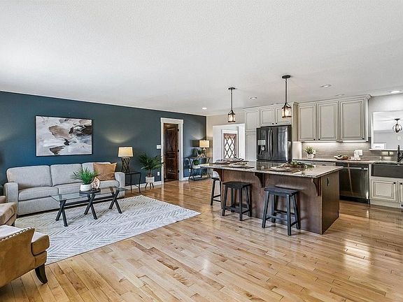 4th image of 3605 Royal Dr