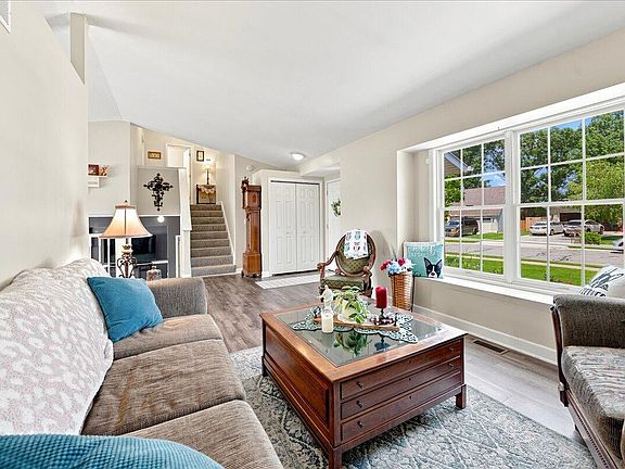 5th image of 2048 Landmark St