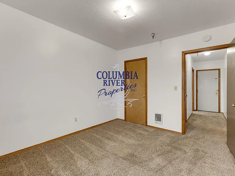 1236 Commerce Ave #B — Photo 3