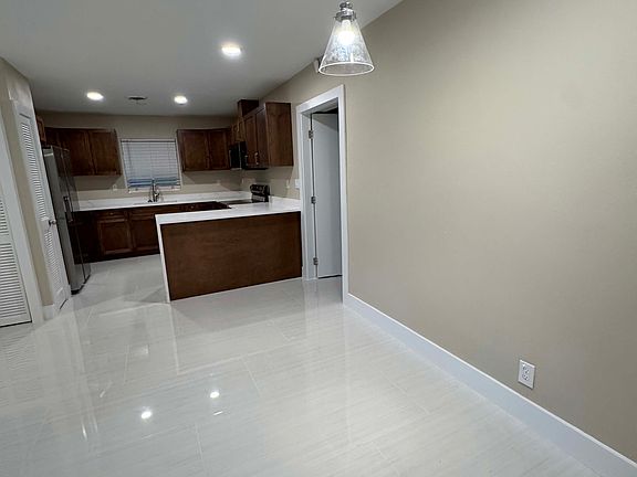 5th image of 700 W 34th St