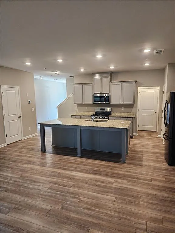 3 bed, 2.5 bath, 1897 sqft, $3,000 — Photo 3