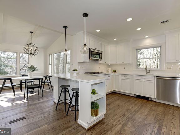 4th image of 9605 Weathered Oak Ct