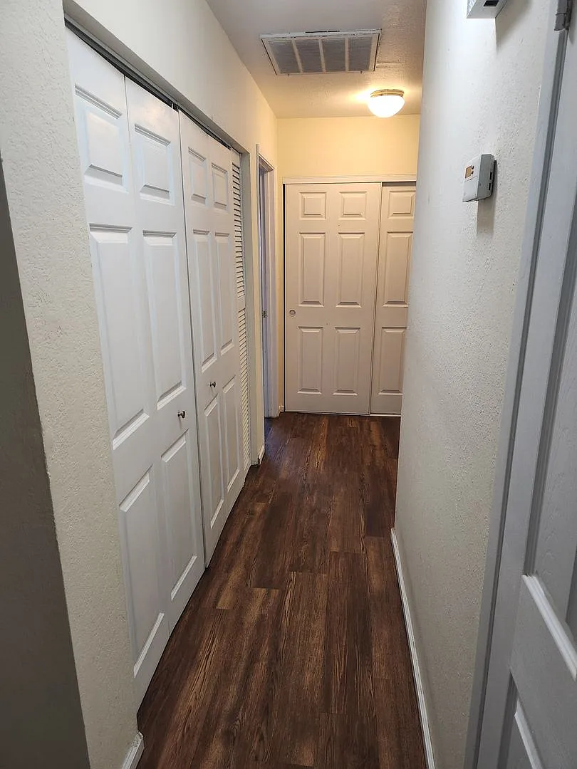 Cozy three bedroom home for rent — Photo 4