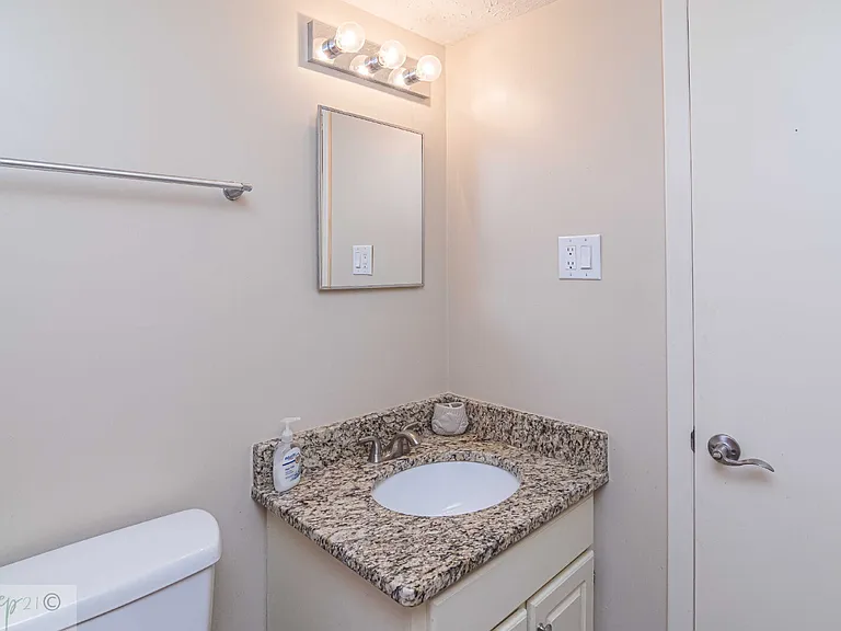 103 E Lockhaven Dr #E — Photo 26