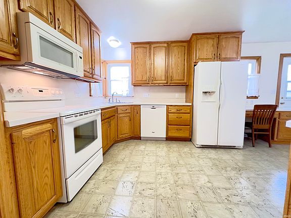 3rd image of 113 E 1st Ave