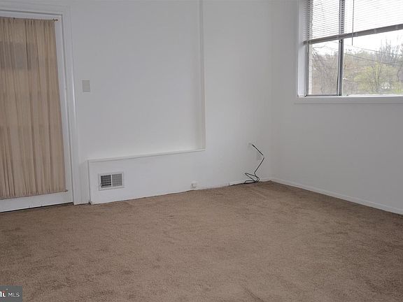 2nd image of 4016 Wexford Dr