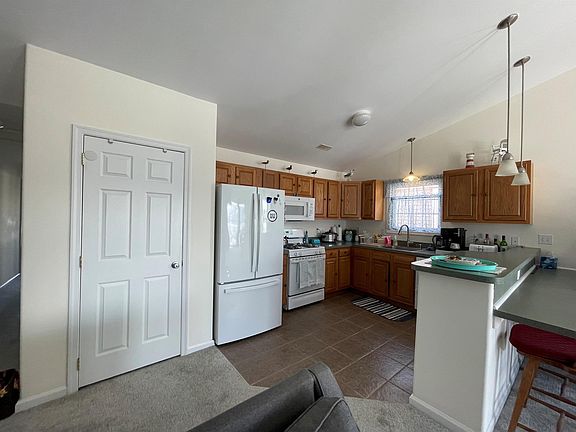 3rd image of 415 W Cedar Ave #F