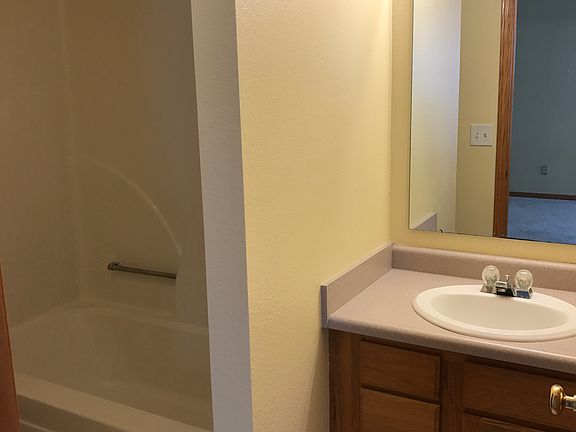 Upstairs full bathroom