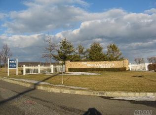 115 Windflower Ln, Riverhead, NY 11901