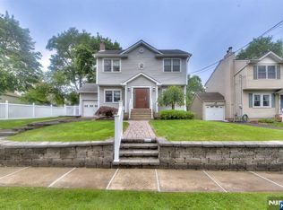 6 Hudson Ave, Waldwick, NJ 07463