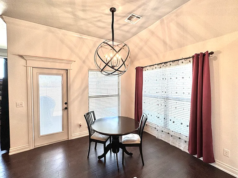 1106 Remington Ct — Photo 11