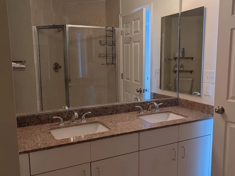 Master bathroom: Double sinks