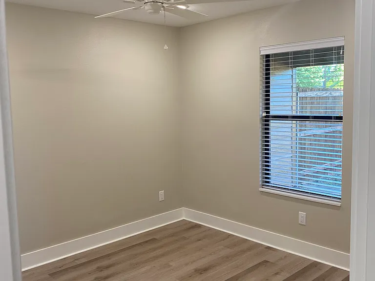 1327 Bunny Rabbit Rd — Photo 3