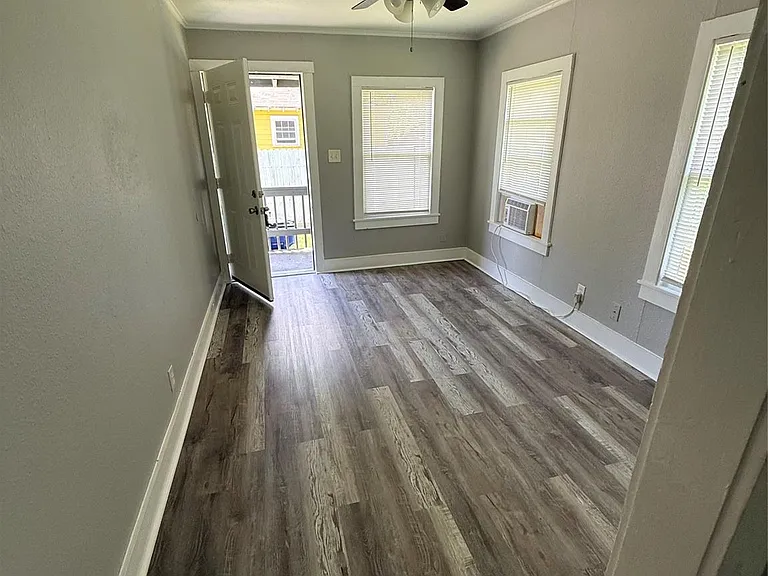 121 S Willow St — Photo 6